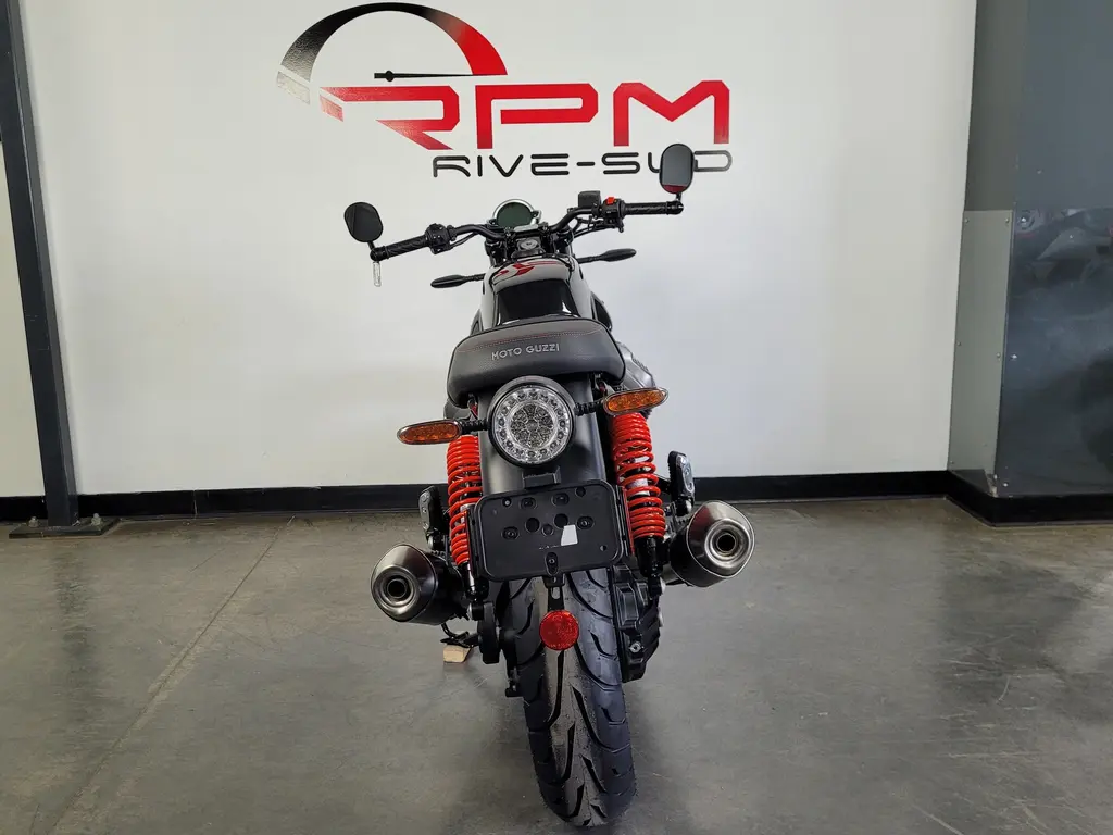 New 2023 Moto Guzzi V7 STONE SPECIAL EDITION in Lévis - RPM Rive-Sud