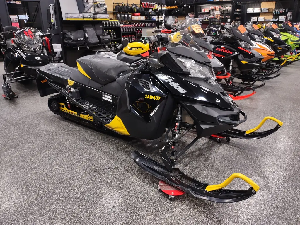 Ski-Doo RENEGADE X 800 E-TEC E.S. ICE RIPPER XT 1.25" 2013 - SAVE $1900 RABAIS