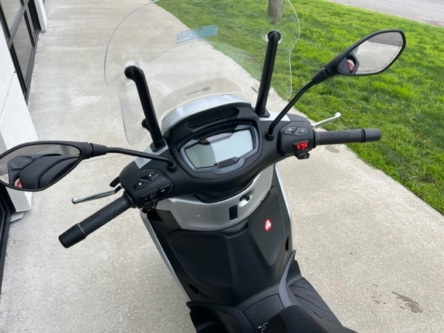 Piaggio Bv 400 Beverly Abs 2023 alt