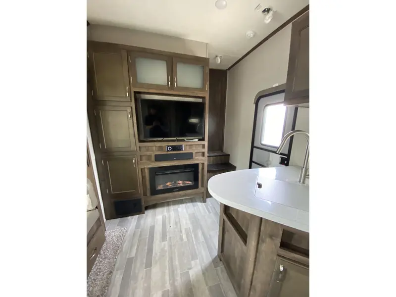 2018 Dutchmen Astoria 3013BHF thumbnail 10