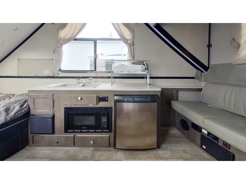 2020 Rockwood Premier 223A thumbnail 9