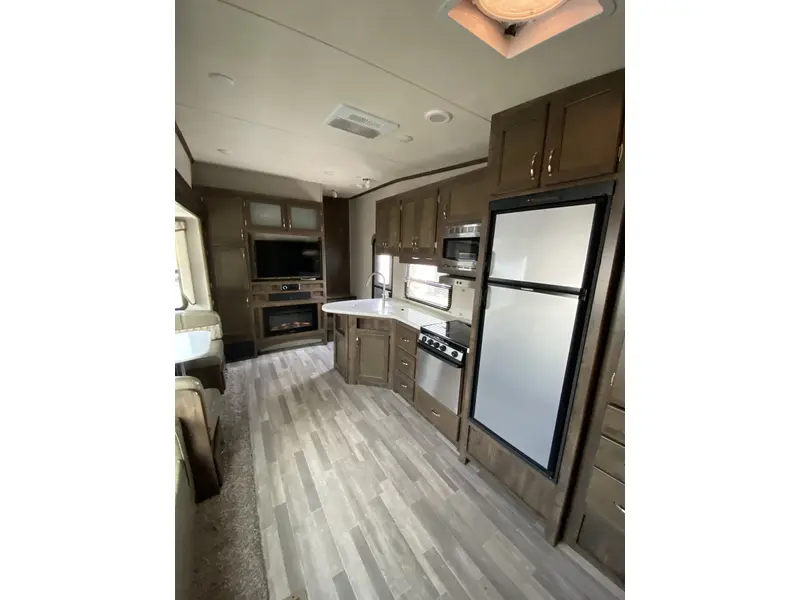 2018 Dutchmen Astoria 3013BHF thumbnail 12