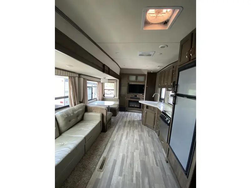 2018 Dutchmen Astoria 3013BHF thumbnail 14