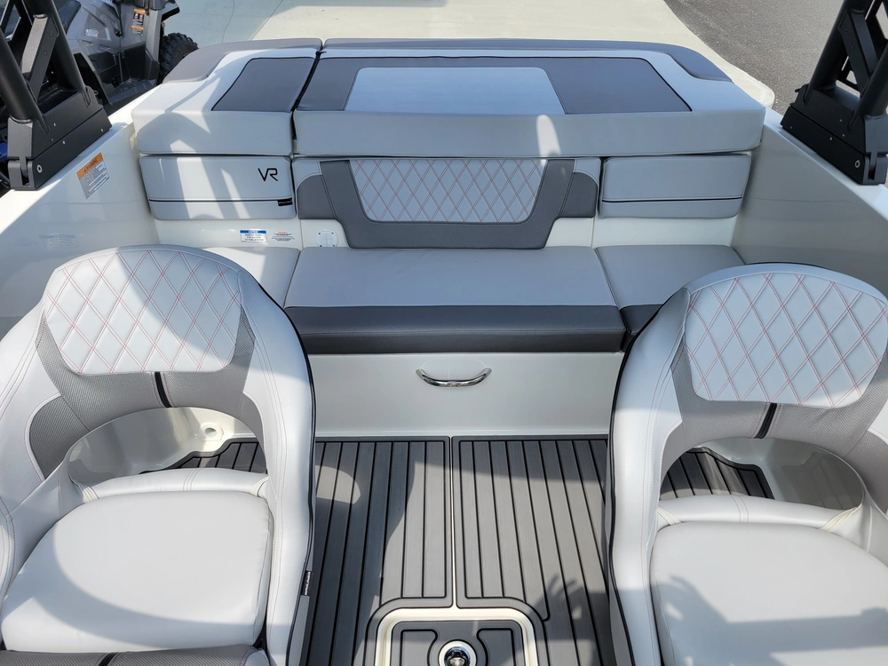 Bayliner Vr4 2023 alt