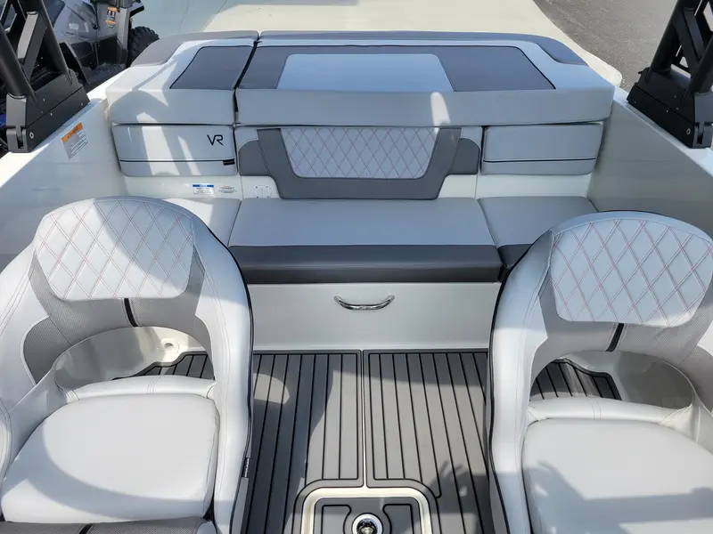 2023 Bayliner VR4