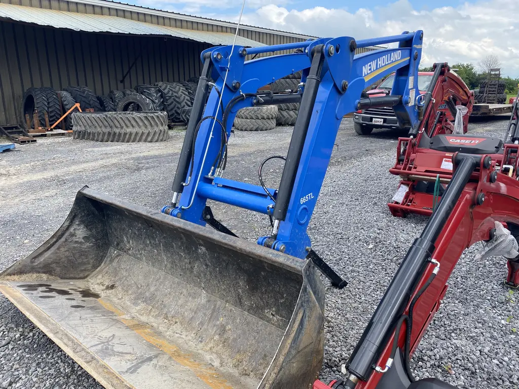 2018 New Holland 665TL