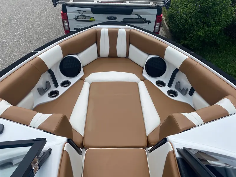 2023 Malibu 22 LSV