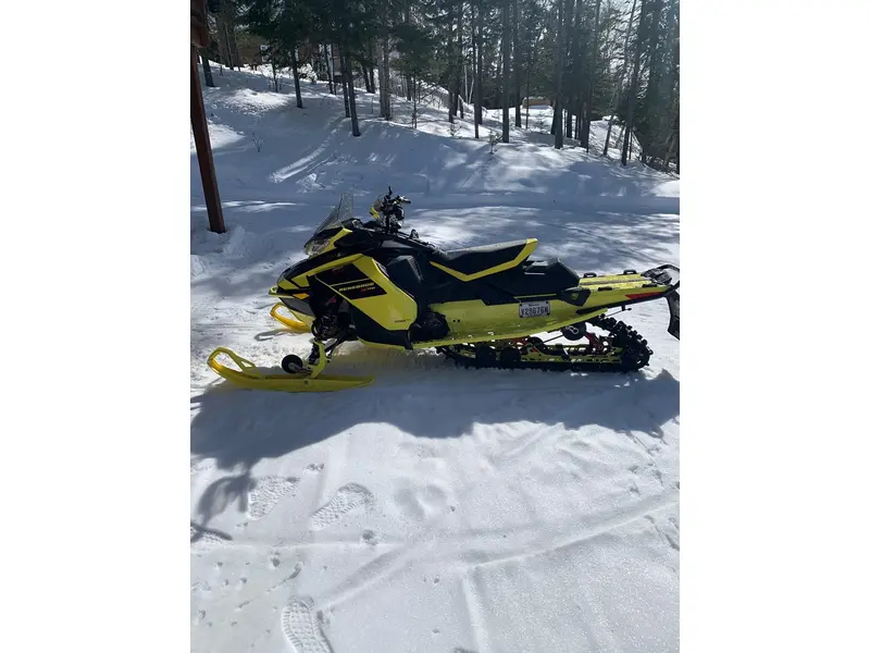 2021 Ski-Doo Renegade XRS 850
