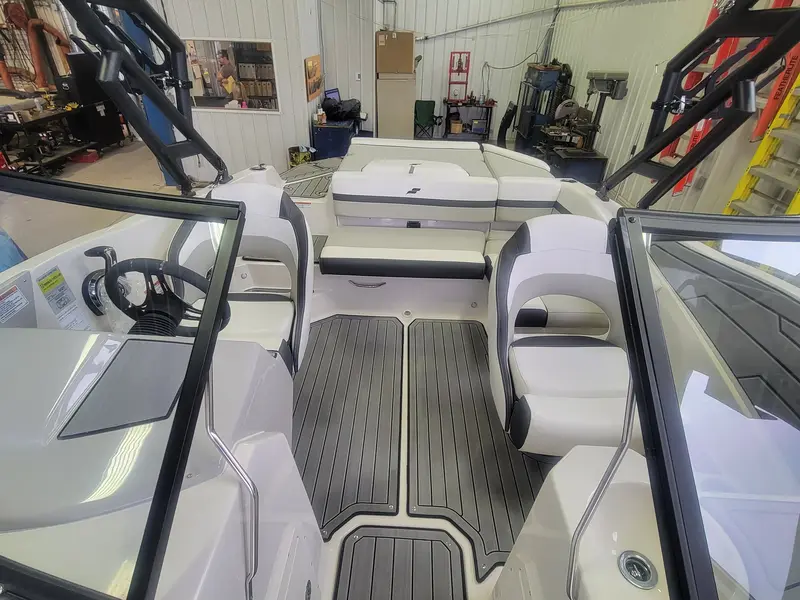 2023 Starcraft SVX 210 IO