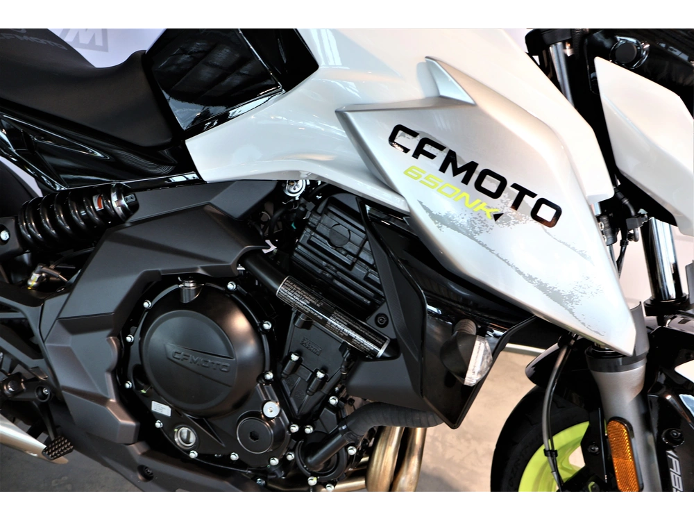 Cfmoto 650 Nk 2023 alt