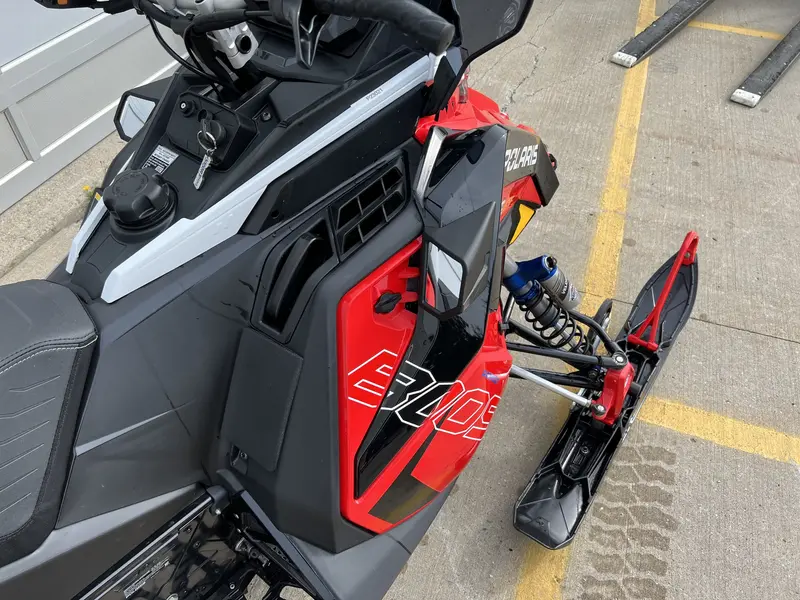 2023 Polaris INDY VR1 137 PATRIOT BOOST