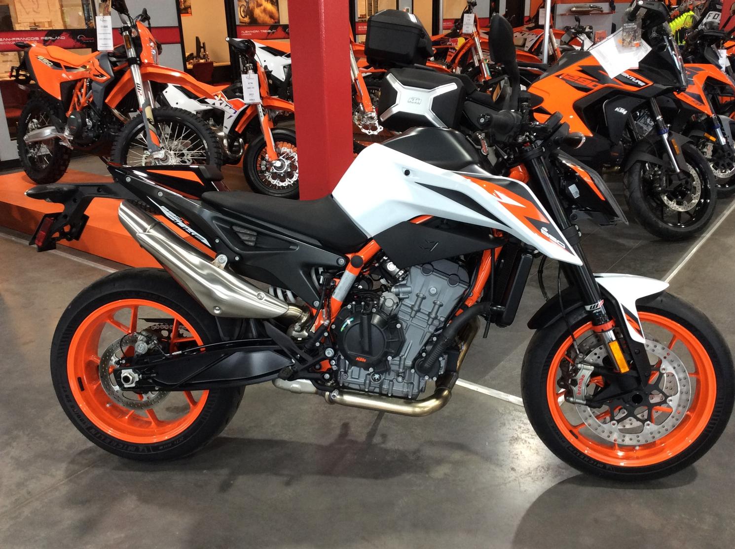 2021 KTM 890 DUKE R