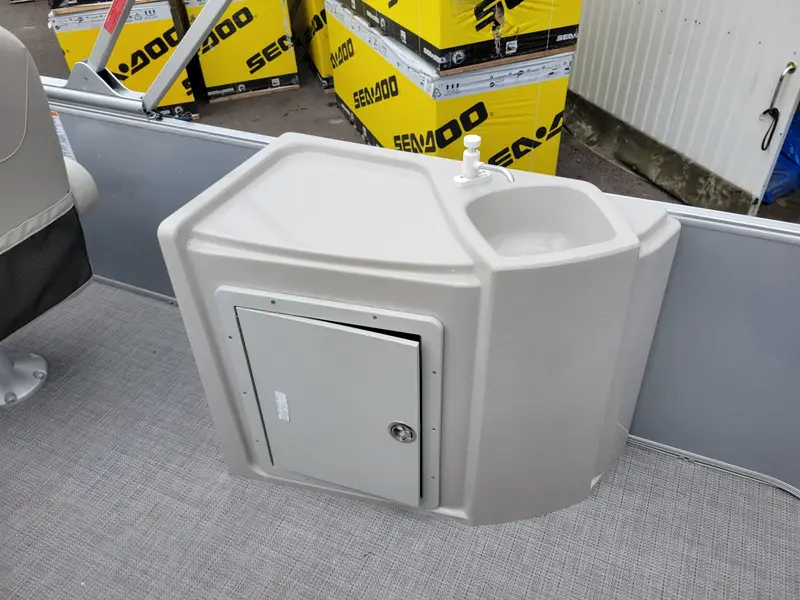 2023 Sylvan Mirage Cruise 8522