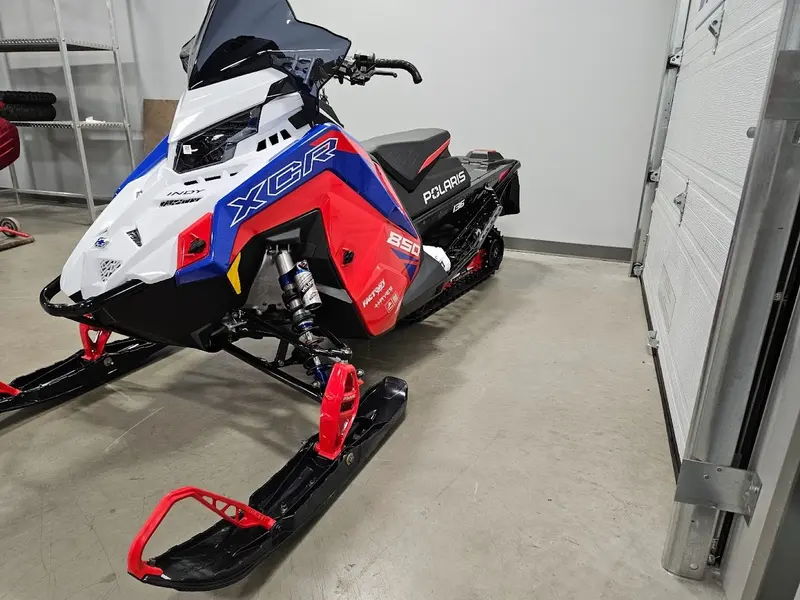 2024 Polaris 850 INDY XCR 136 Garantie 2 ans