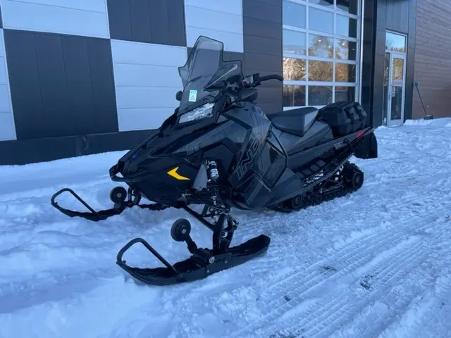 Polaris 850 AXYS INDY ADV 137  2021