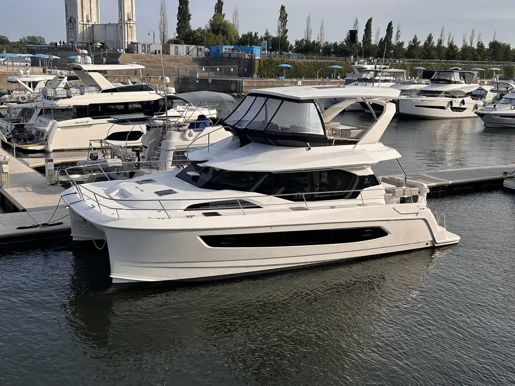 2025 Aquila 44 YACHT 