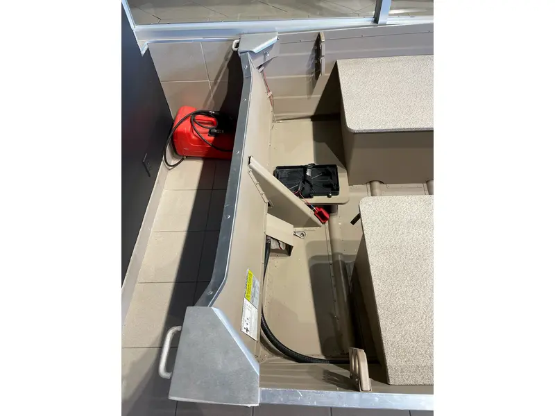 2023 Smokercraft Voyager 16 TL