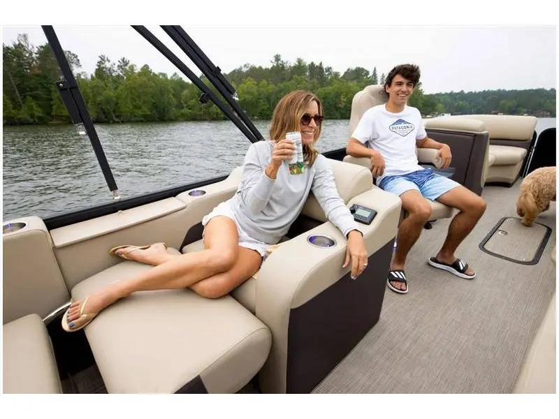 2022 Manitou 23 OASIS SR VP