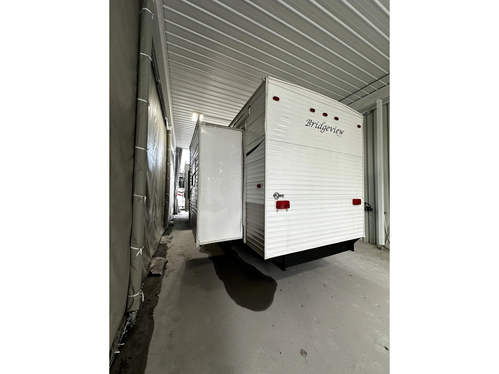 Hy-line Bridgeview Bv33c 2011 alt