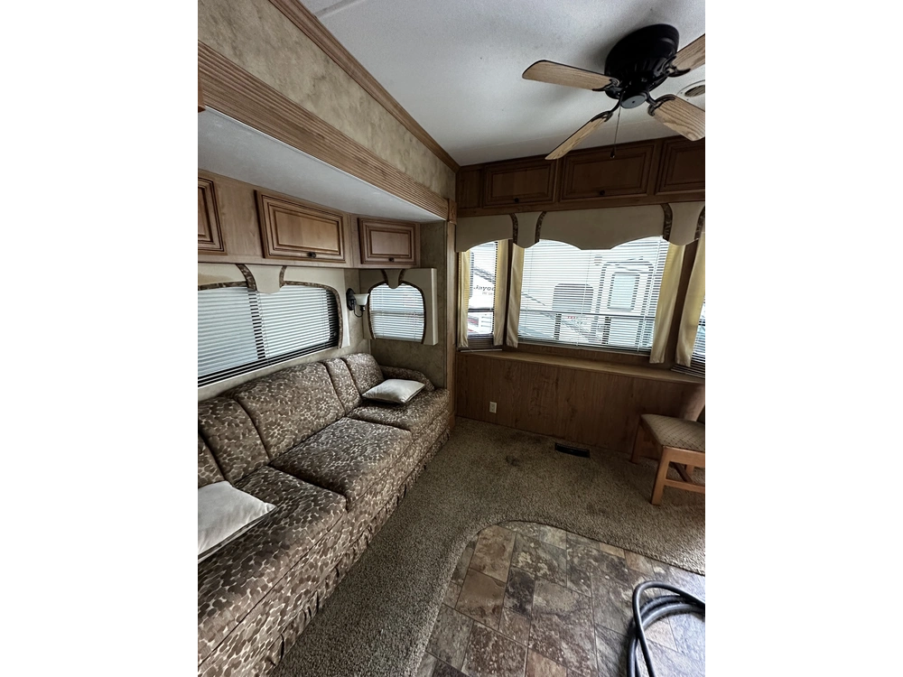 Hy-line Bridgeview Bv33c 2011 alt
