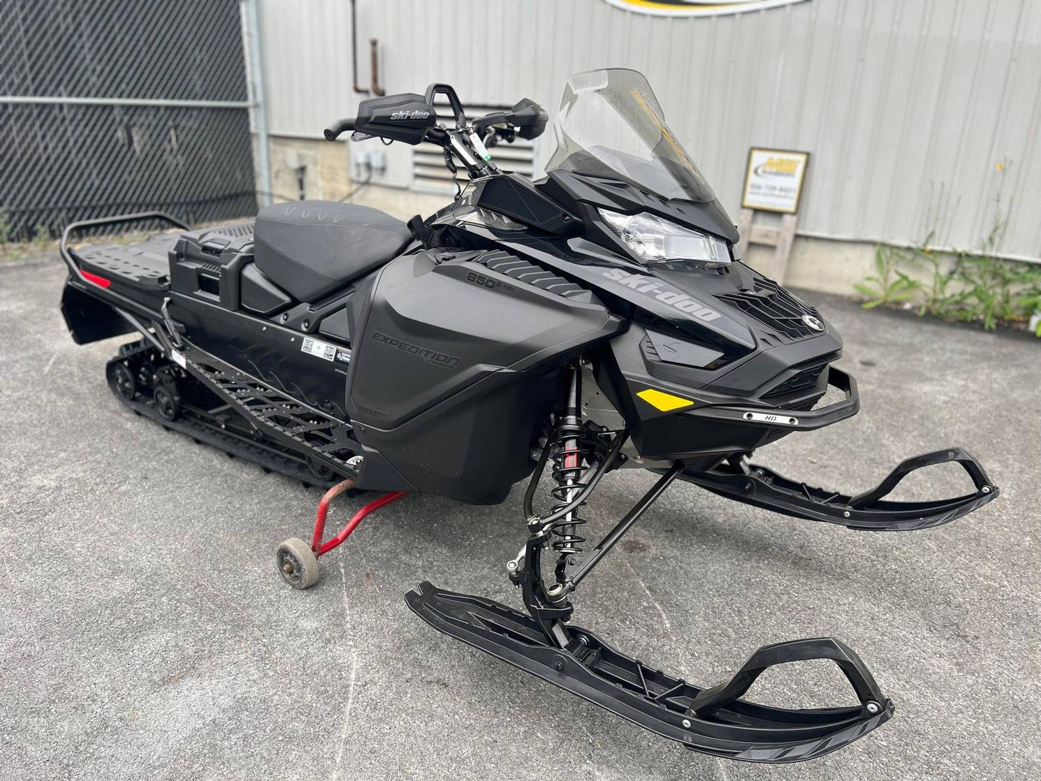 New 2024 Ski-Doo Expedition Xtreme 154 850 E-TEC Electric Black in ...