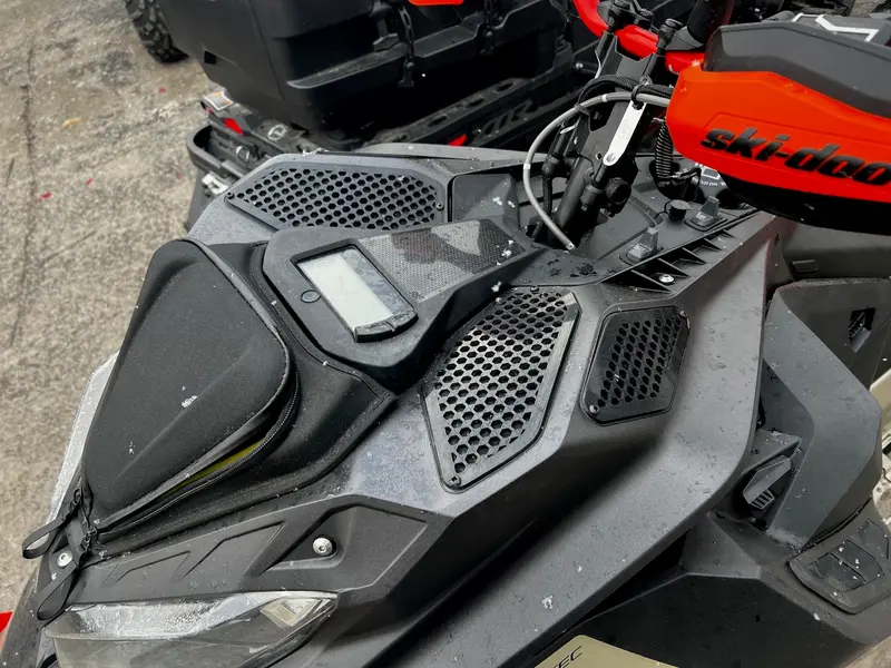2022 Ski-Doo Summit X w/ Expert Pkg 165 850 3Pouces