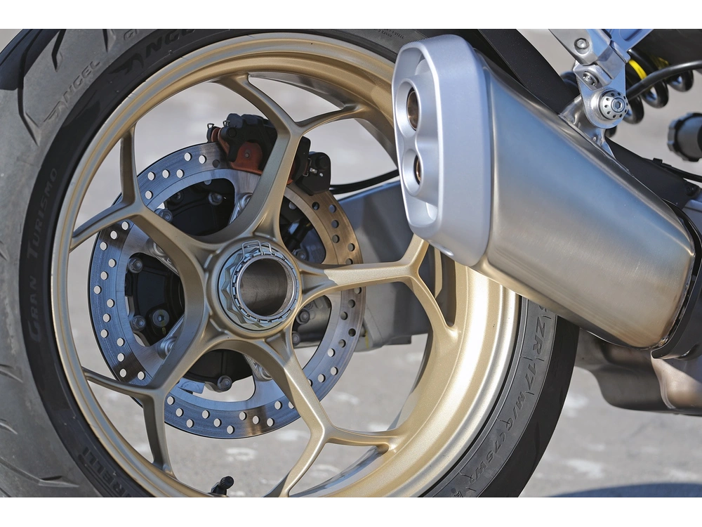 Moto Guzzi V100 Mandello 2023