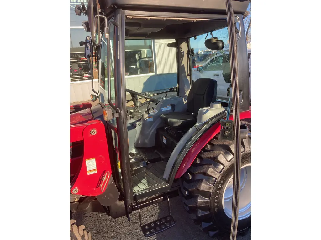 2017 Mahindra 2538