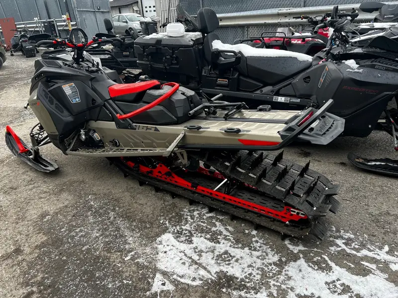 2022 Ski-Doo Summit X w/ Expert Pkg 165 850 3Pouces