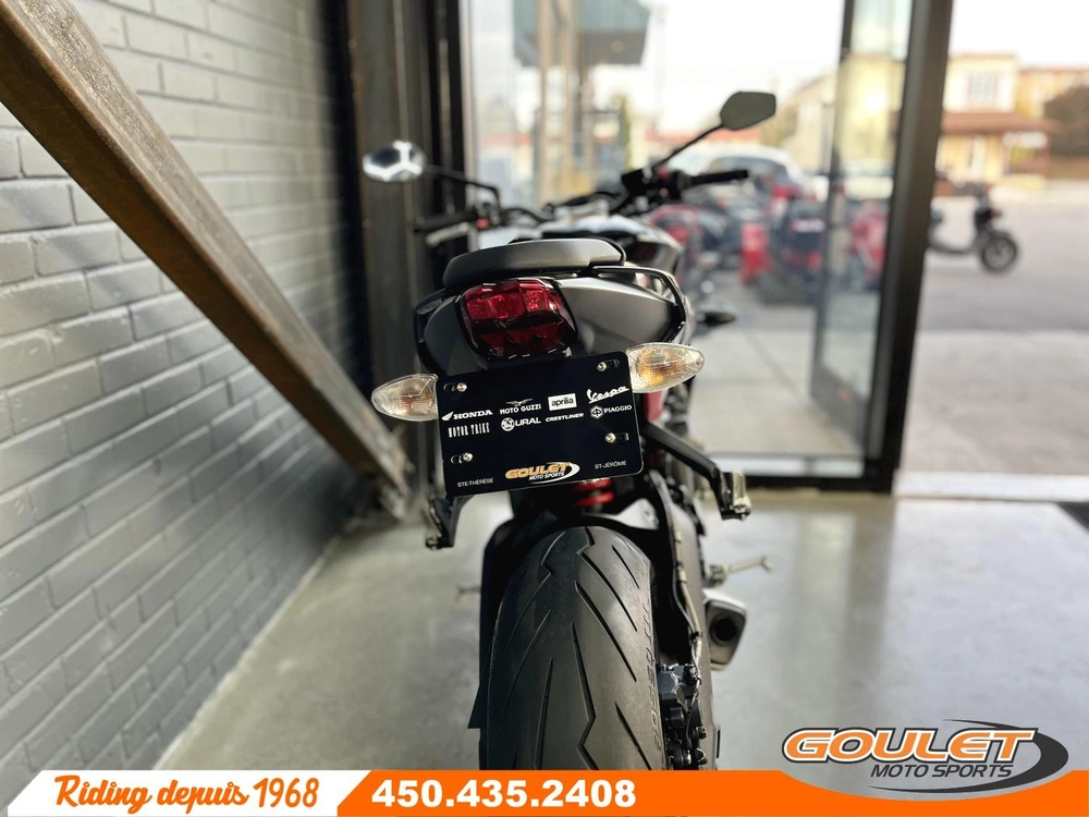 2022 Triumph Street Triple R 765 alt