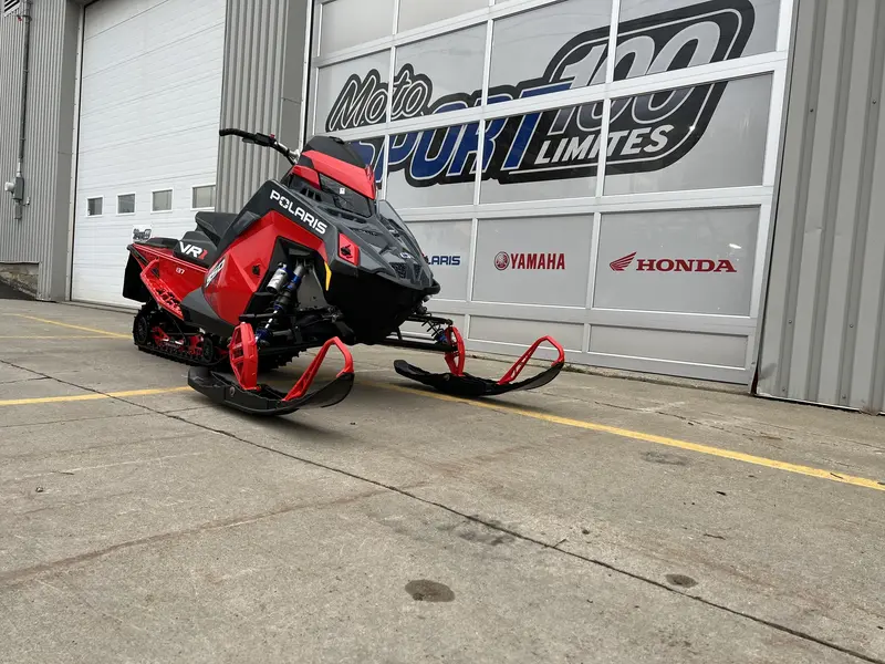 2024 Polaris INDY VR1 137 850 / 2 ANS DE GARANTIE