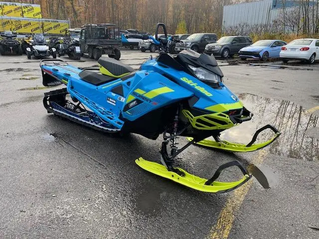 Ski-Doo Ski-Doo Summit X 850  165 - 3" paddles SAVE $2500 RABAIS 2018