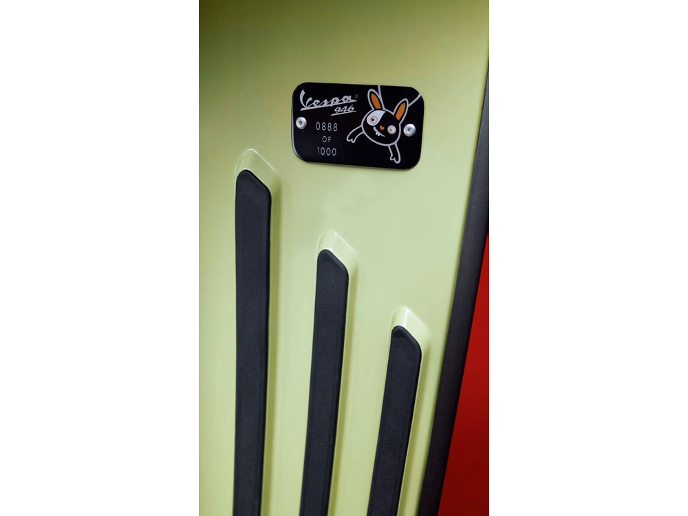 Vespa 946 Bunny 10th Liquidation 2023 alt