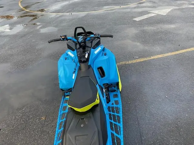 2018 Ski-Doo Ski-Doo Summit X 850  165 - 3" paddles SAVE $2500 RABAIS