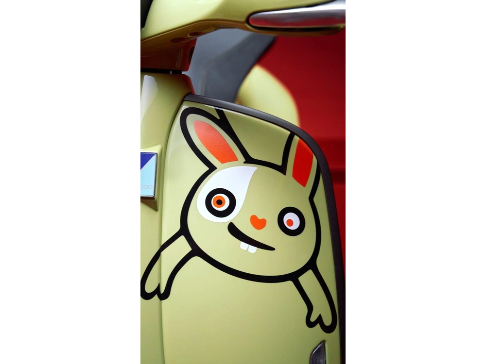 Vespa 946 Bunny 10th Liquidation 2023 alt