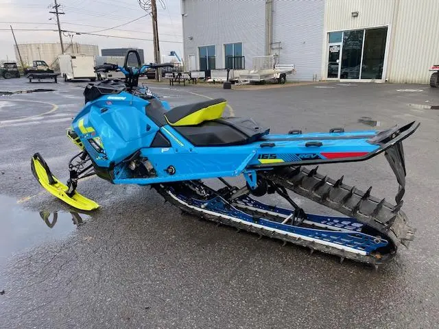 2018 Ski-Doo Ski-Doo Summit X 850  165 - 3" paddles SAVE $2500 RABAIS