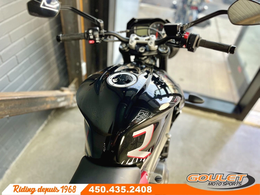 2022 Triumph Street Triple R 765 alt