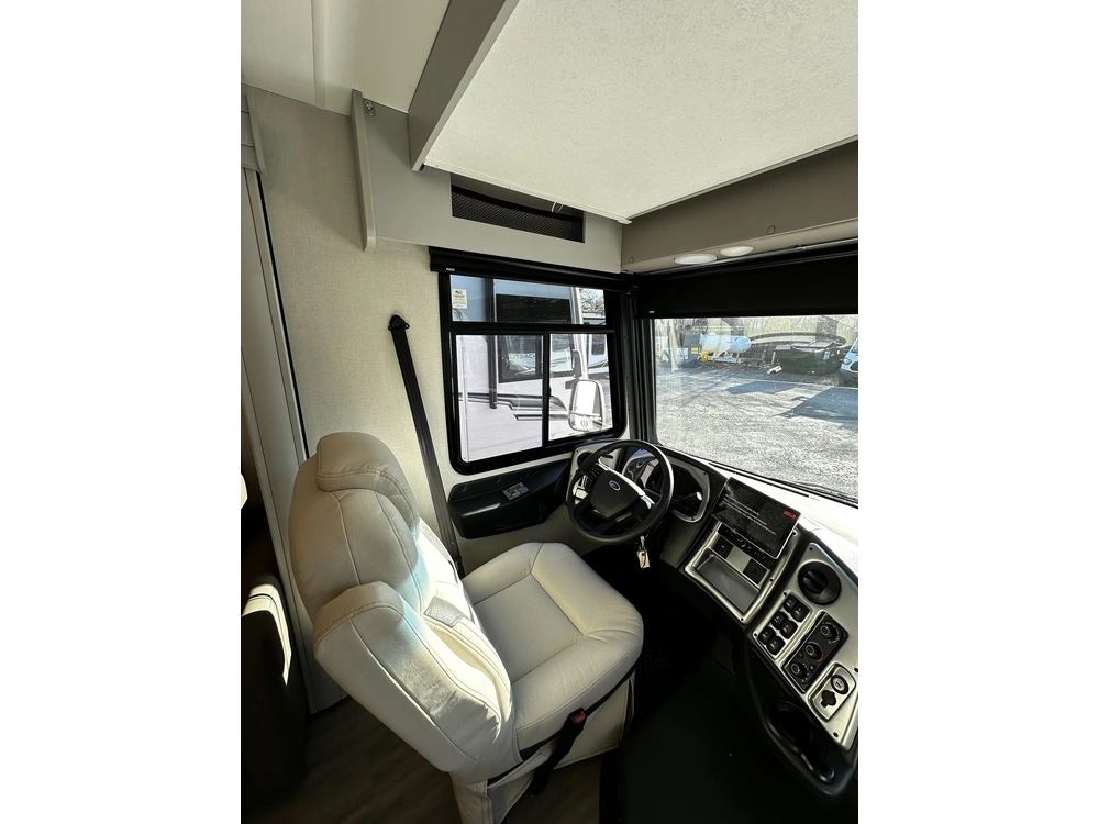 Coachmen Pursuit 31es 2024 alt