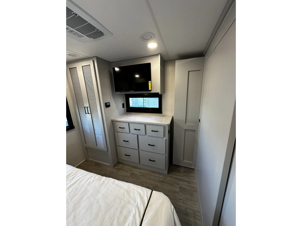 Coachmen Pursuit 31es 2024 alt