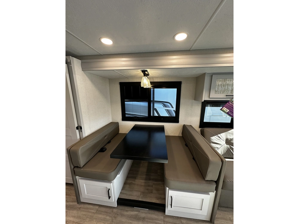 Coachmen Pursuit 31es 2024 alt