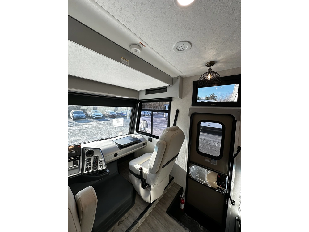 Coachmen Pursuit 31es 2024 alt