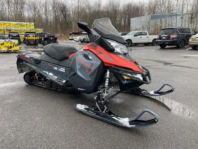 2018 Ski-Doo Renegade Enduro 600 HO E-TEC 137’’ SAVE $3500 RABAIS