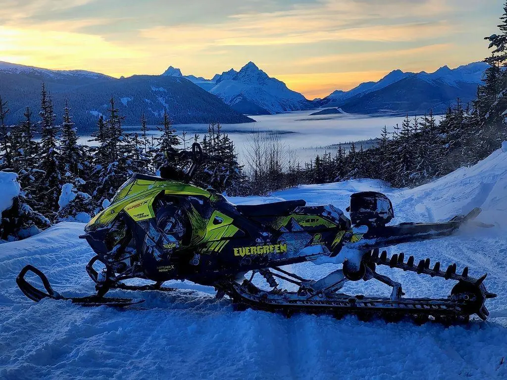 2023 Ski-Doo Summit® X® with Expert Package Rotax® 850 E-TEC Turbo R 165 H_Alt 10.25 in.