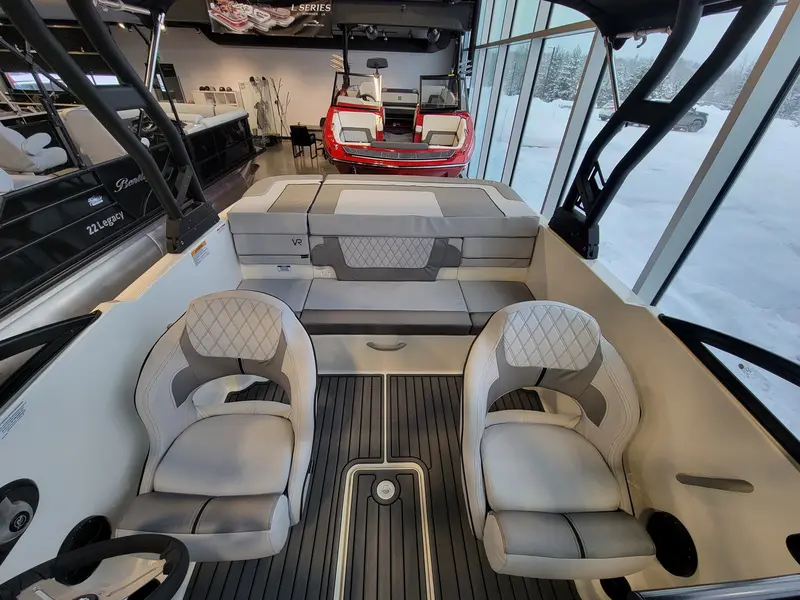 2023 Bayliner VR4