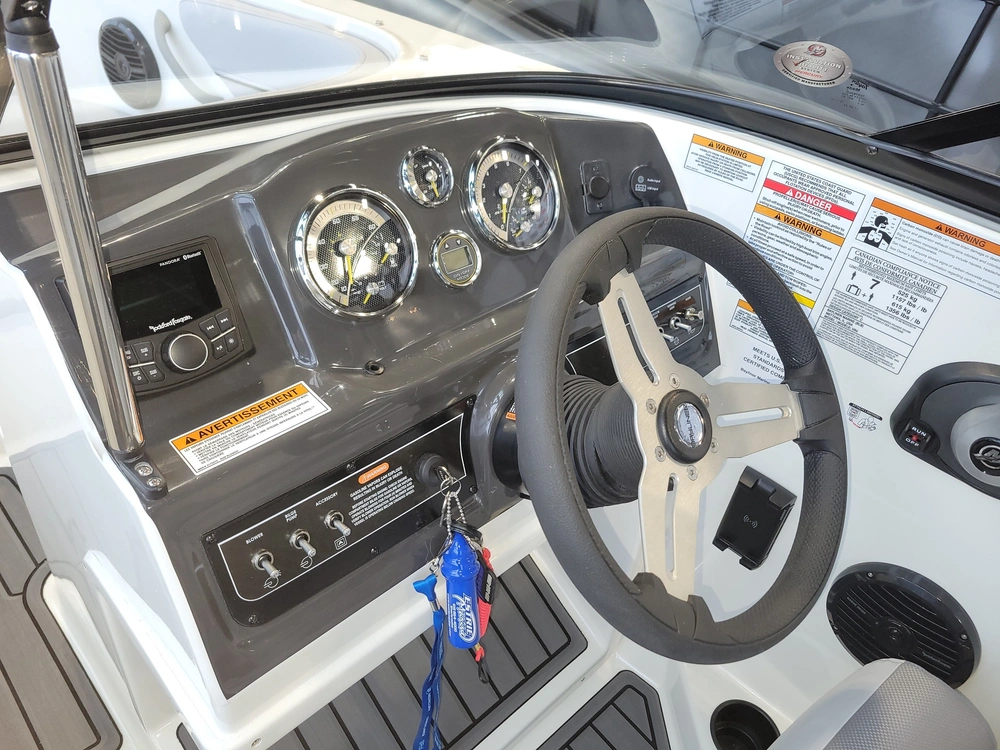 Bayliner Vr4 2023 alt