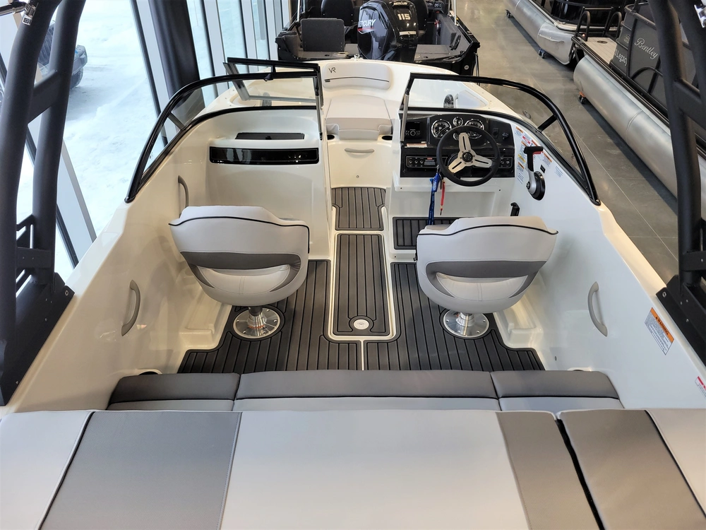 Bayliner Vr4 2023 alt