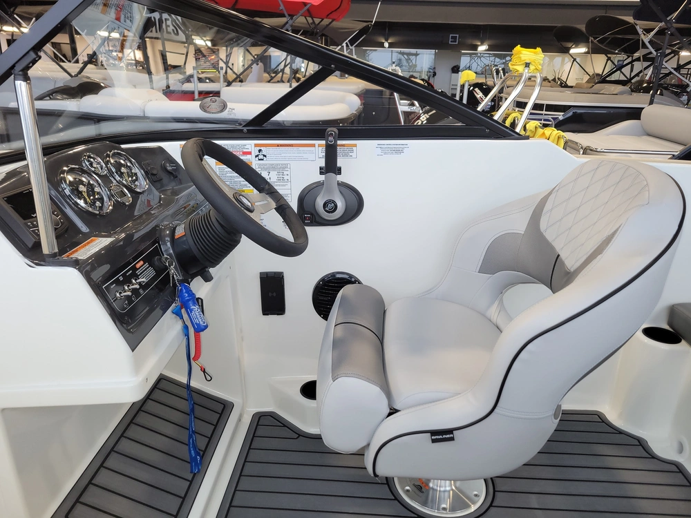 Bayliner Vr4 2023 alt