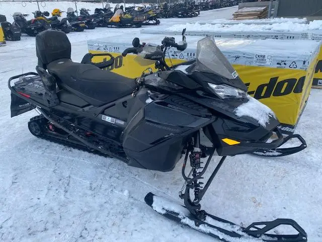 2022 Ski-Doo Renegade 900 Ace 
