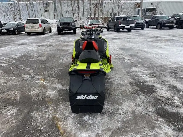 2020 Ski-Doo Renegade XRS 850 E-TEC 137’’ SAVE $2800 RABAIS