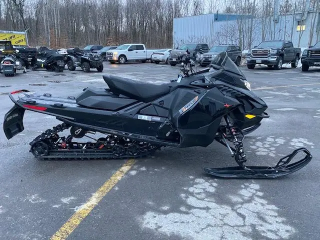 2023 Ski-Doo RENEGADE X 850 E-TEC ICE RIPPER XT 1.5 E.S. W/ 10.25 TOUCHSCREEN SAVE $500 REBATE